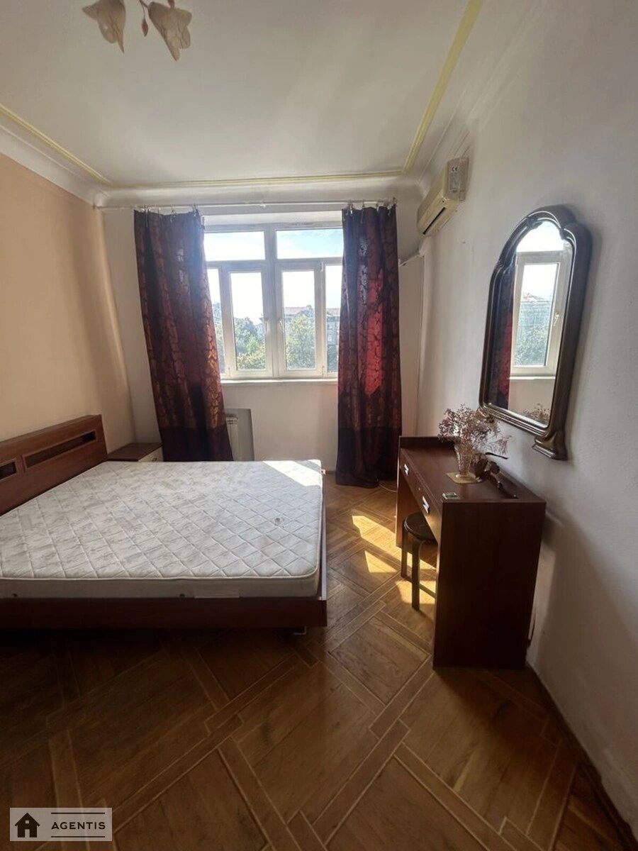 Apartment for rent 3 rooms, 70 m², 4th fl./5 floors. 6, Prorizna 6, Kyiv. 