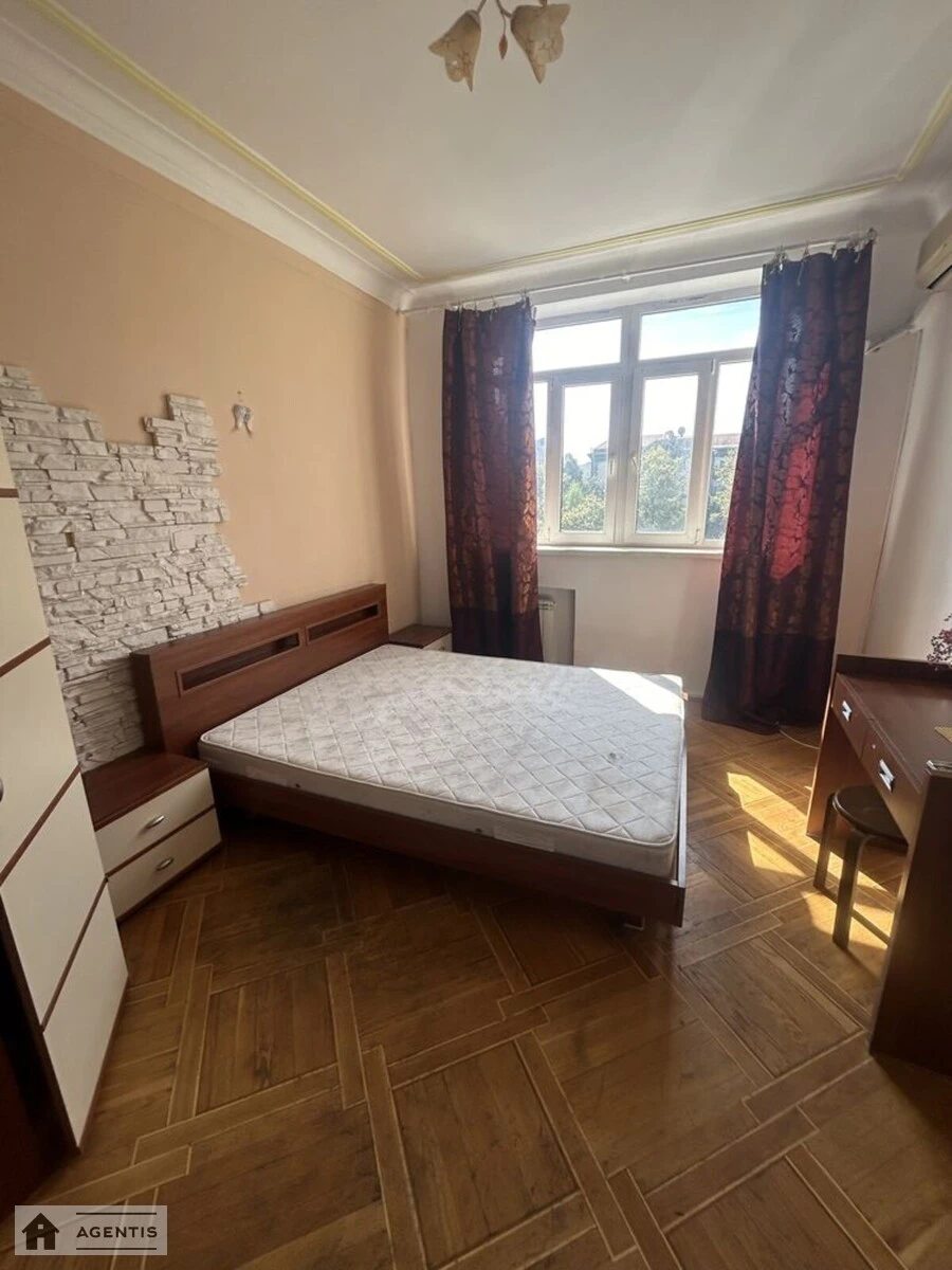 Apartment for rent 3 rooms, 70 m², 4th fl./5 floors. 6, Prorizna 6, Kyiv. 