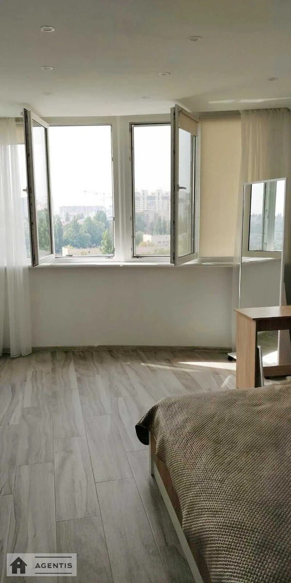 Apartment for rent 1 room, 42 m², 10th fl./15 floors. 3, Mykhayla Maksymovycha vul. Onufriya Trutenka, Kyiv. 