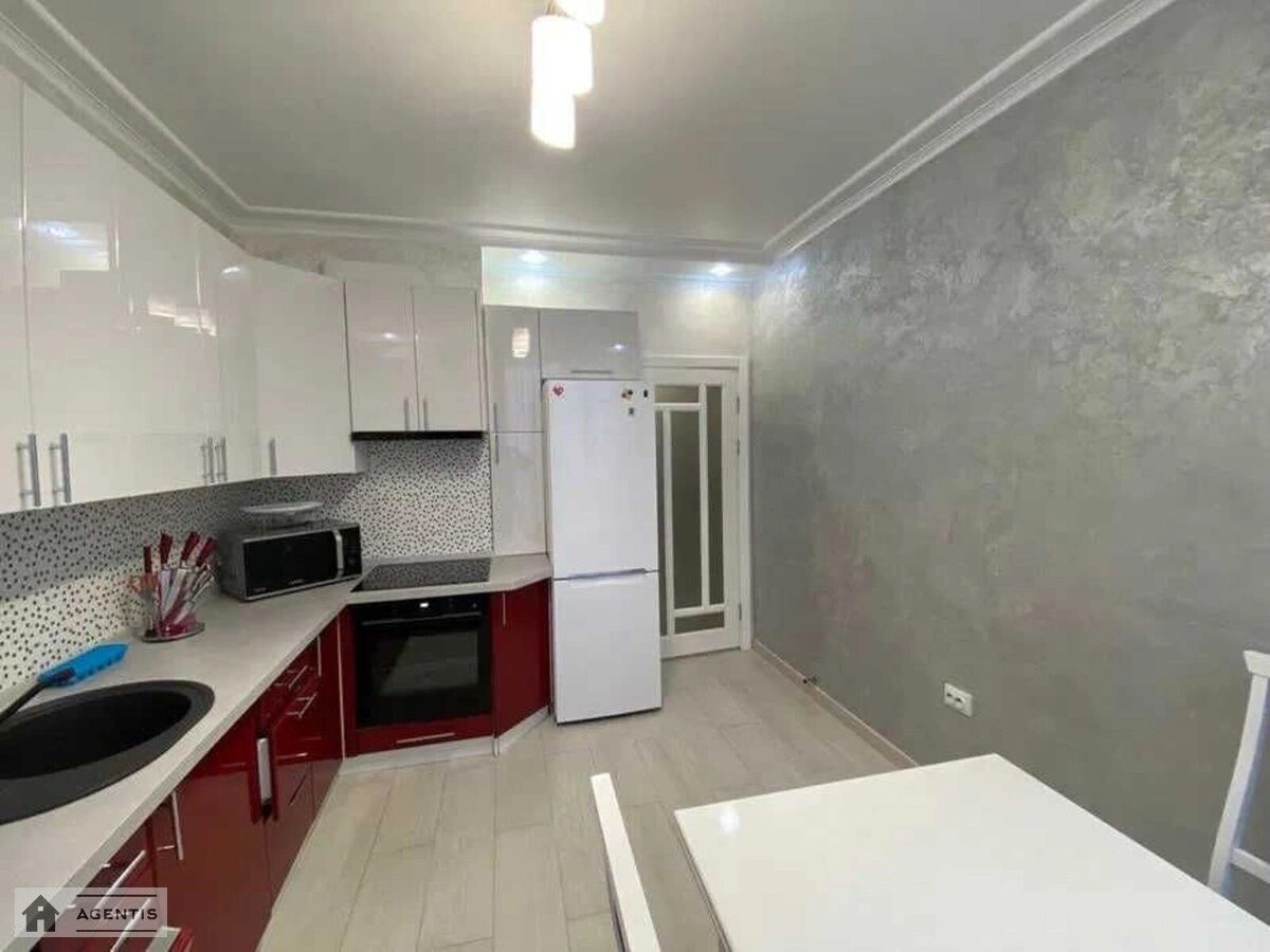 Сдам квартиру 2 комнаты, 66 m², 7 эт./25 этажей. 4, Заречная 4, Киев. 