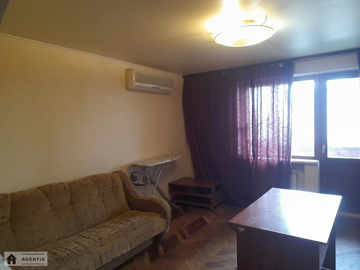 Apartment for rent 4 rooms, 90 m², 8th fl./9 floors. 44, Vadyma Hetmana vul., Kyiv. 