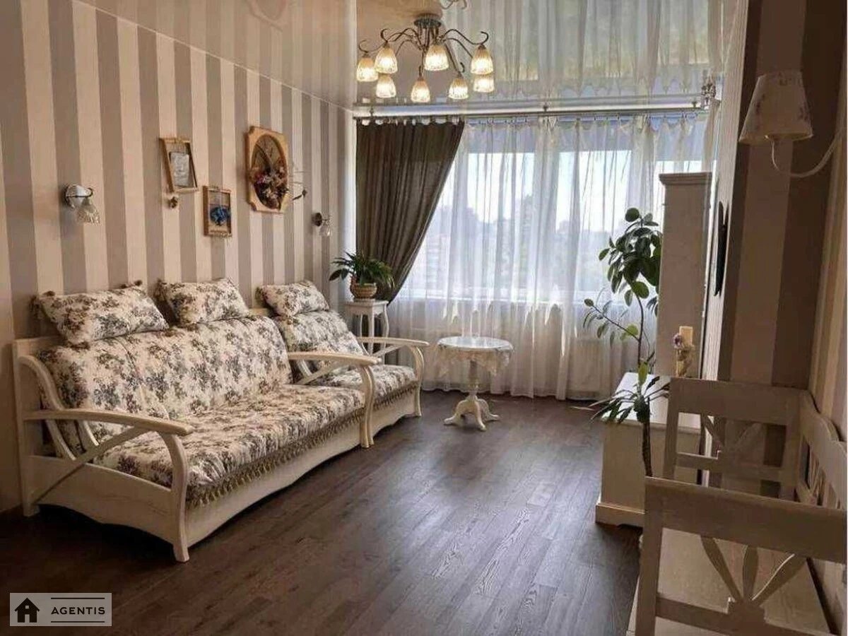 Здам квартиру 2 кімнати, 53 m², 8 пов./13 поверхів. 45, Вишгородська 45, Київ. 