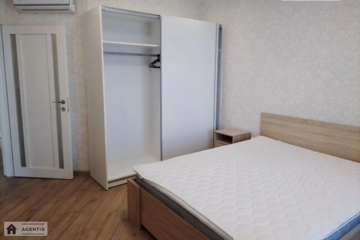 Сдам квартиру 4 комнаты, 100 m², 17 эт./22 этажа. 16, Митрополита Василя Липківського вул. (Урицького), Киев. 