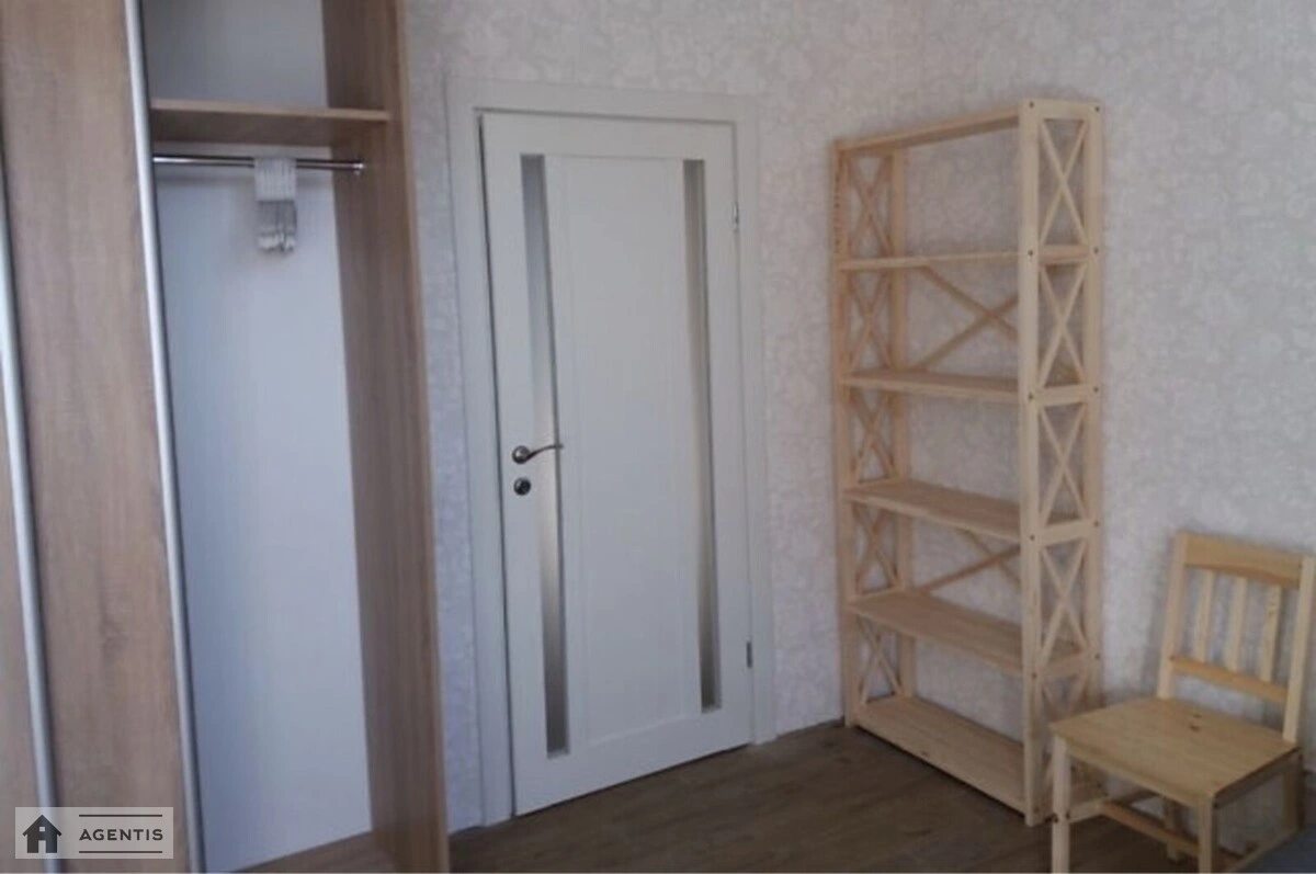 Сдам квартиру 4 комнаты, 100 m², 17 эт./22 этажа. 16, Митрополита Василя Липківського вул. (Урицького), Киев. 