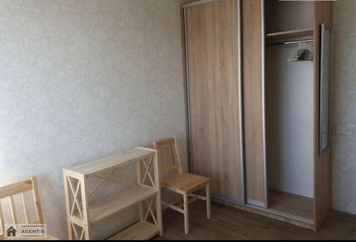 Сдам квартиру 4 комнаты, 100 m², 17 эт./22 этажа. 16, Митрополита Василя Липківського вул. (Урицького), Киев. 