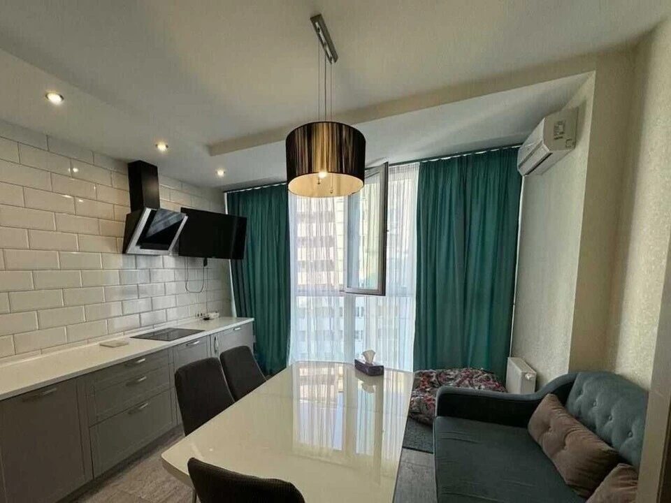 Сдам квартиру 3 комнаты, 90 m², 22 эт./25 этажей. 2, Драгоманова 2, Киев. 