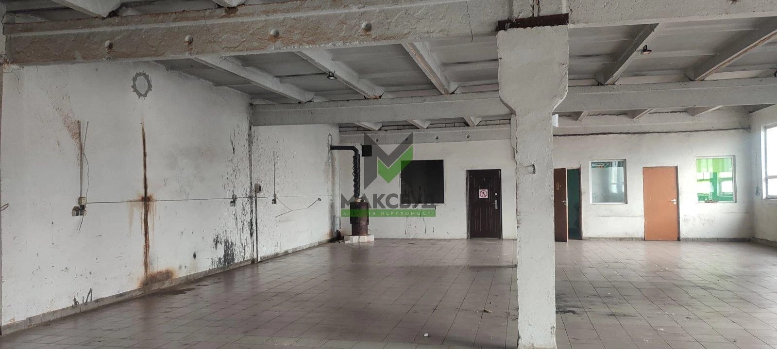 Real estate for sale for commercial purposes 4 rooms, 500 m², 1st fl./1 floor. Korytnyanska, Baranyntsi. 