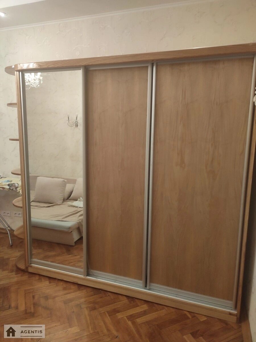 Сдам квартиру 2 комнаты, 60 m², 5 эт./5 этажей. 5, Джохара Дудаєва вул. (Іскрівська), Киев. 