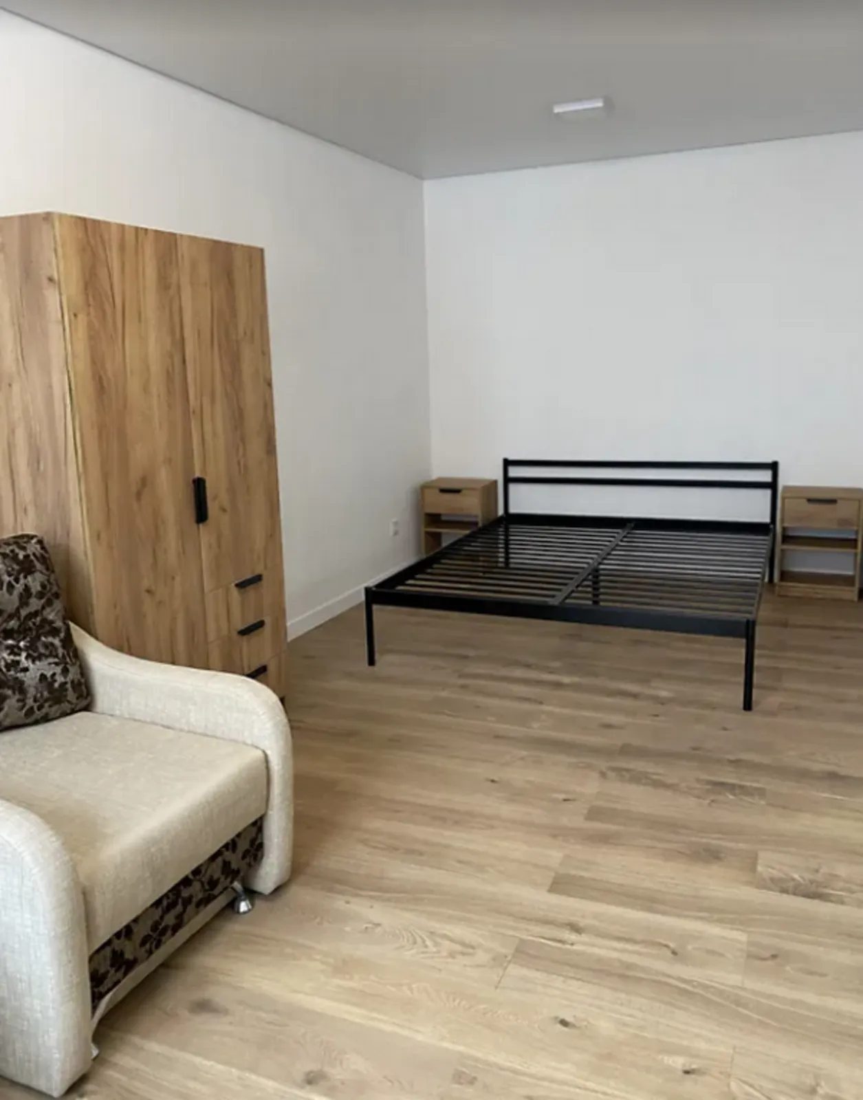 Apartments for sale 1 room, 40 m², 2nd fl./4 floors. Stusa V. vul , Velykaya Berezovytsa. 