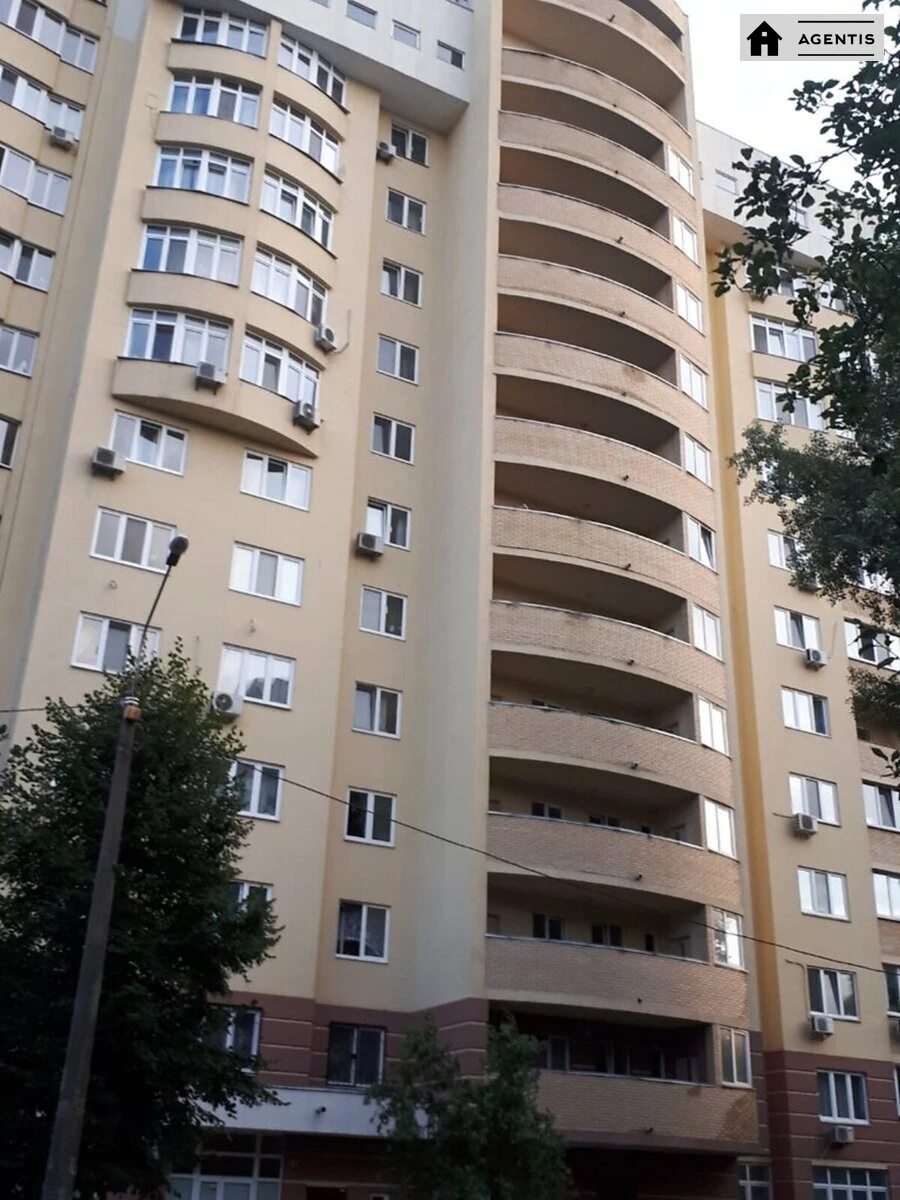 Сдам квартиру 2 комнаты, 81 m², 5 эт./14 этажей. Волынская, Киев. 