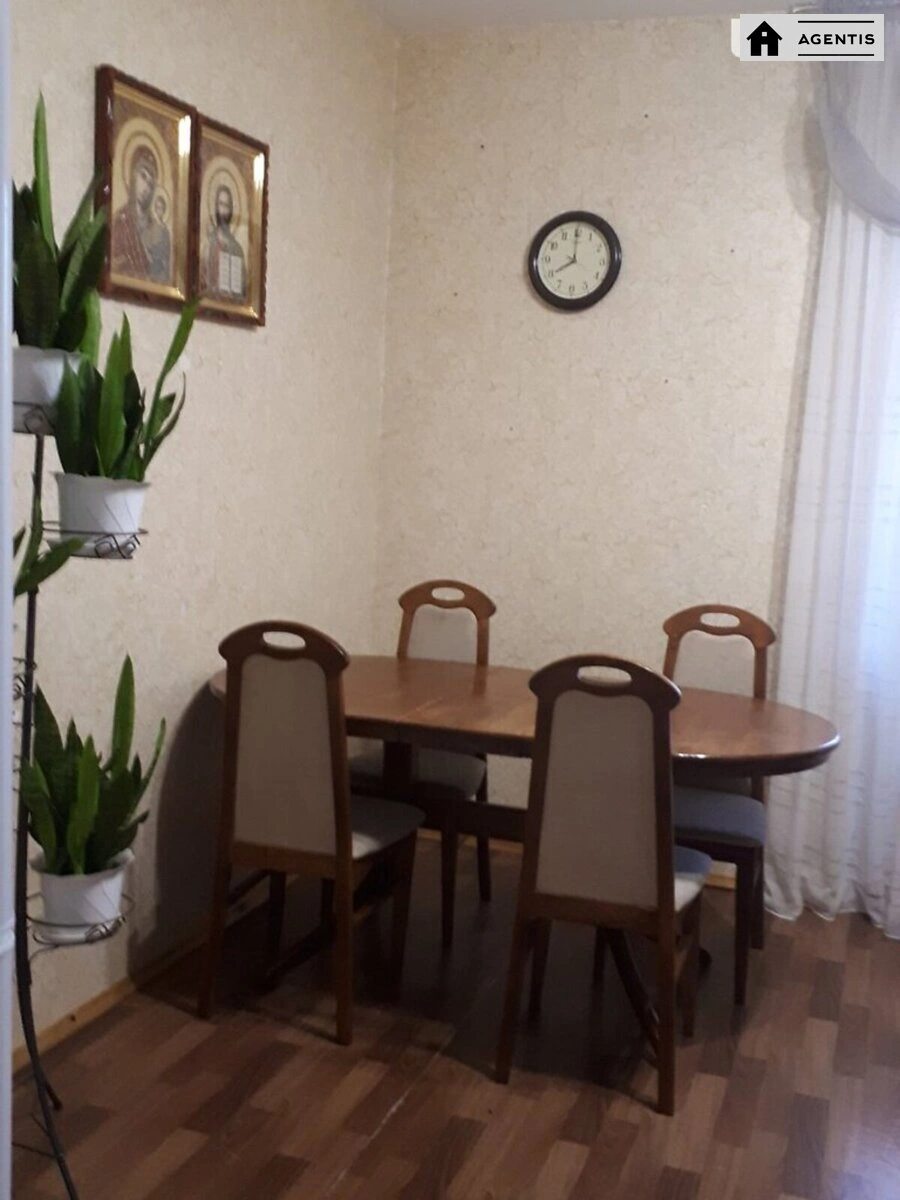 Apartment for rent 2 rooms, 81 m², 5th fl./14 floors. Volynska, Kyiv. 