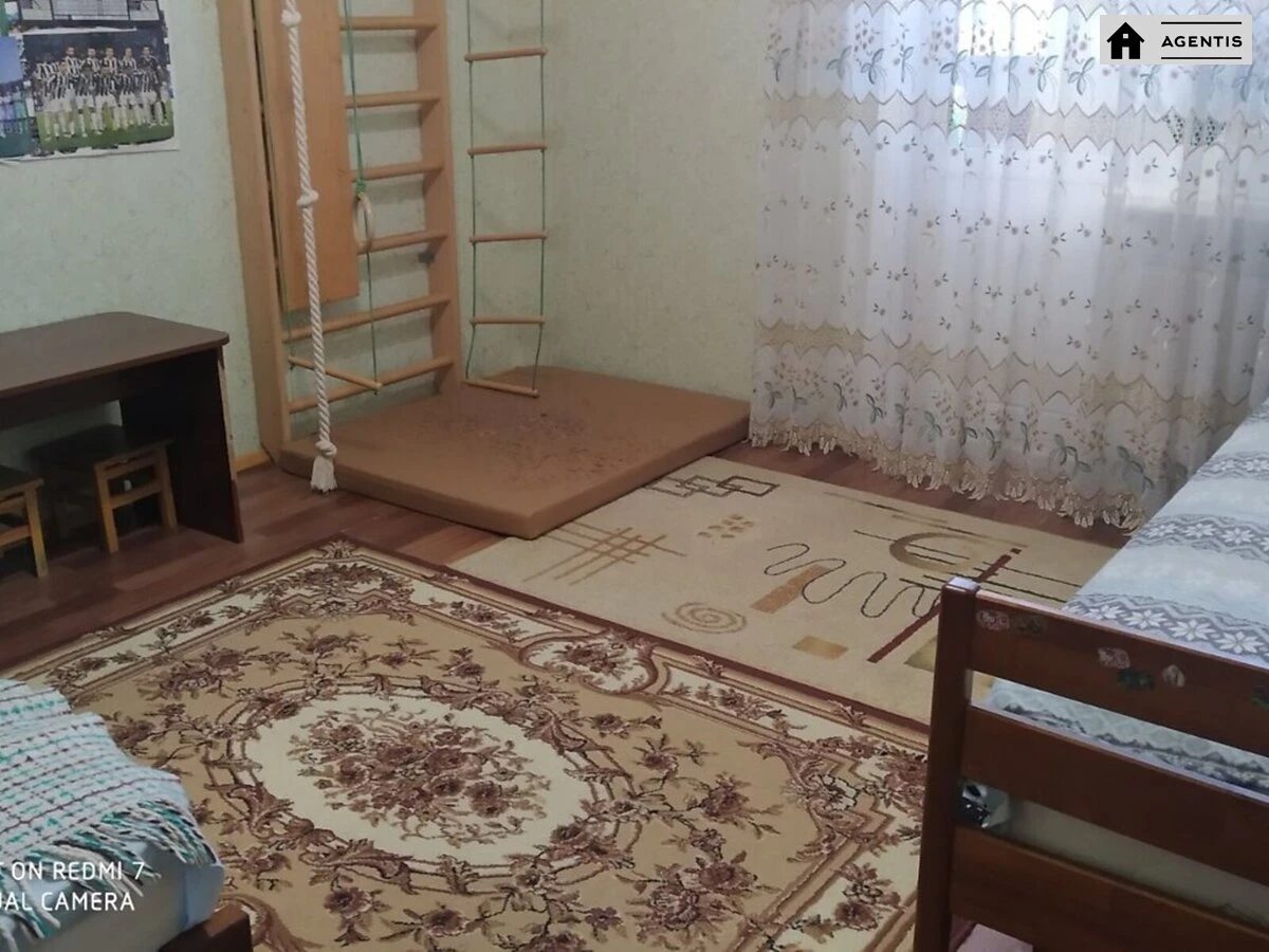 Здам квартиру 2 кімнати, 81 m², 5 пов./14 поверхів. Волинська, Київ. 