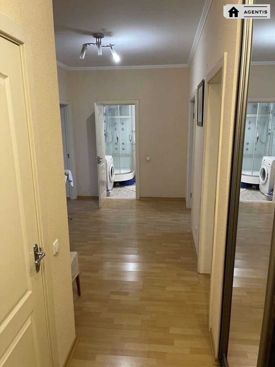 Сдам квартиру 2 комнаты, 59 m², 4 эт./10 этажей. Миколи Закревського вул., Киев. 