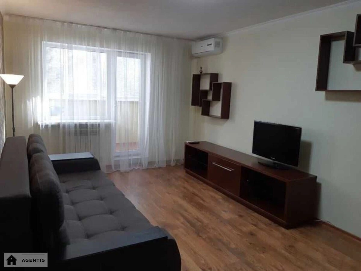 Сдам квартиру 1 комната, 37 m², 3 эт./9 этажей. 12, Розумовського , Киев. 