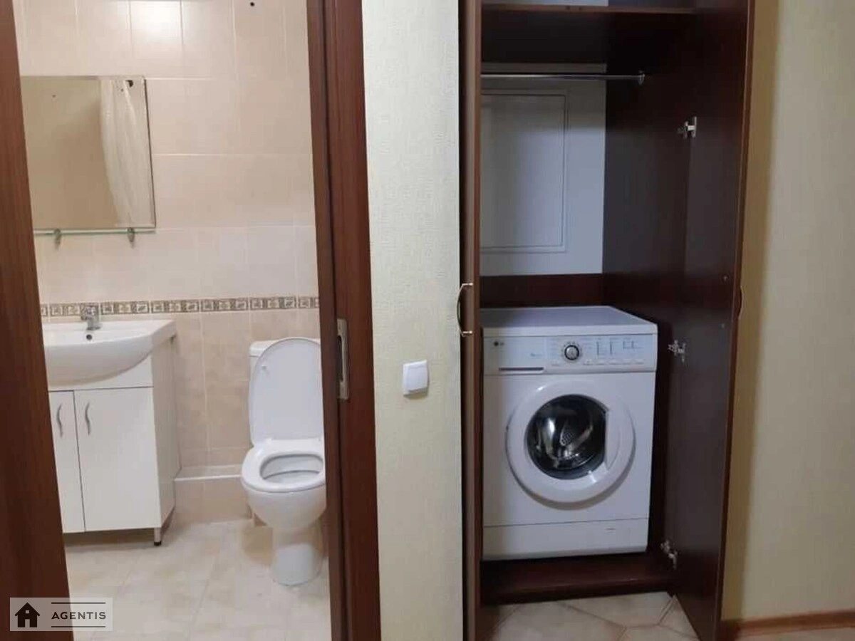 Здам квартиру 1 кімната, 37 m², 3 пов./9 поверхів. 12, Розумовського , Київ. 