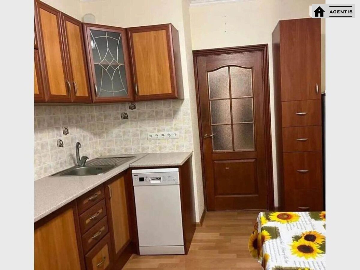 Сдам квартиру 1 комната, 40 m², 6 эт./9 этажей. 13, Жуля Верна бульв. (Ромена Роллана), Киев. 