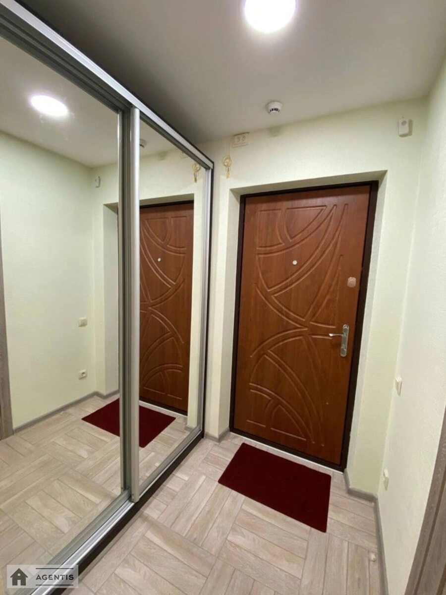 Здам квартиру 2 кімнати, 45 m², 4 пов./25 поверхів. Приміська вул., Київ. 