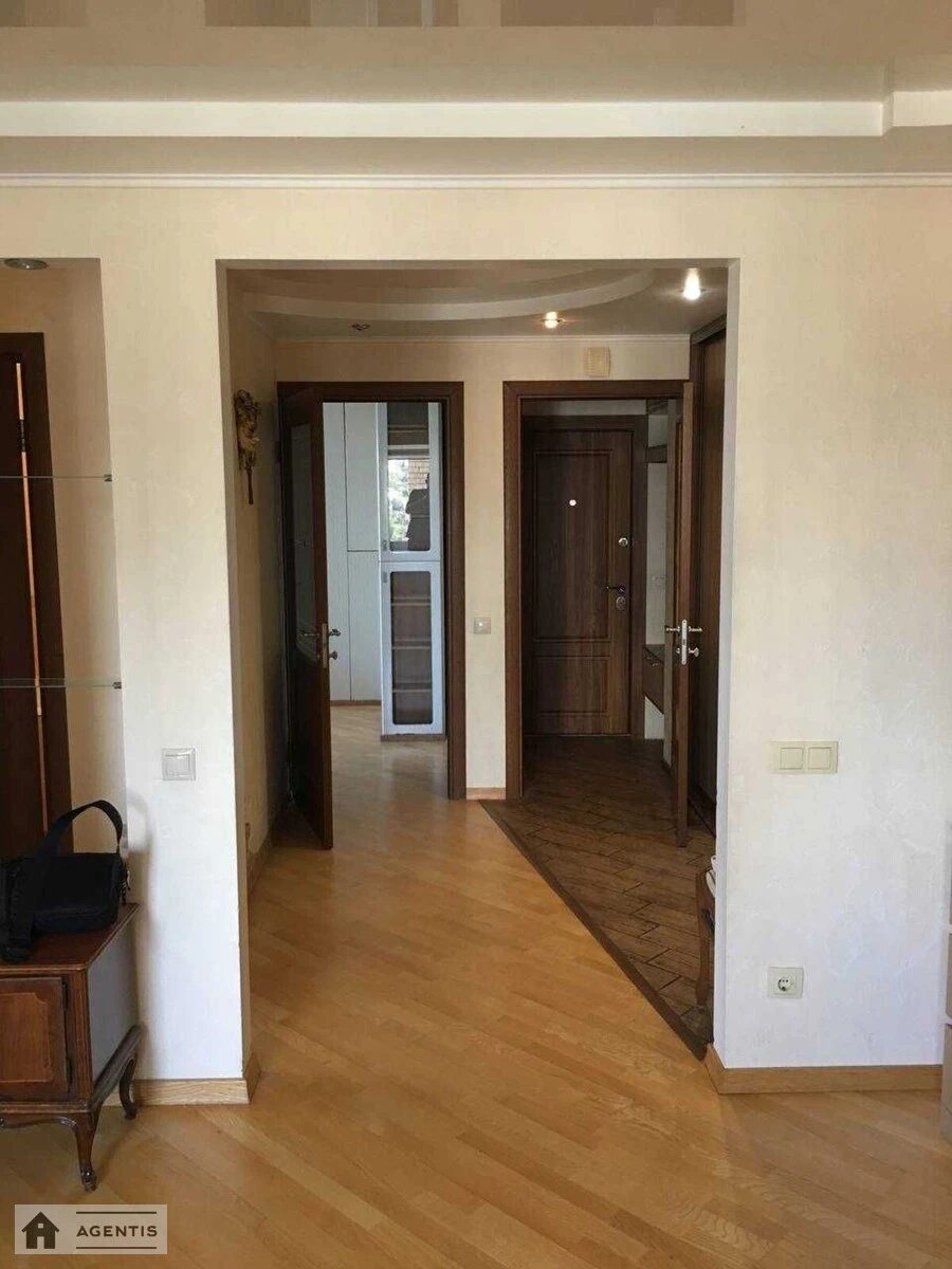 Apartment for rent 3 rooms, 80 m², 13th fl./15 floors. 61, Zvirynetcka 61, Kyiv. 