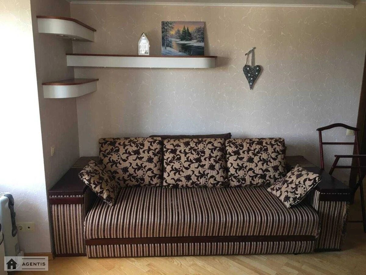 Apartment for rent 3 rooms, 80 m², 13th fl./15 floors. 61, Zvirynetcka 61, Kyiv. 