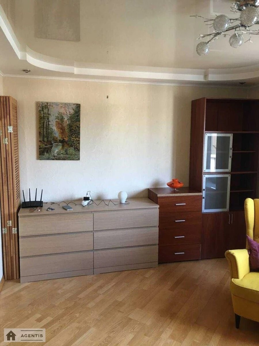 Apartment for rent 3 rooms, 80 m², 13th fl./15 floors. 61, Zvirynetcka 61, Kyiv. 