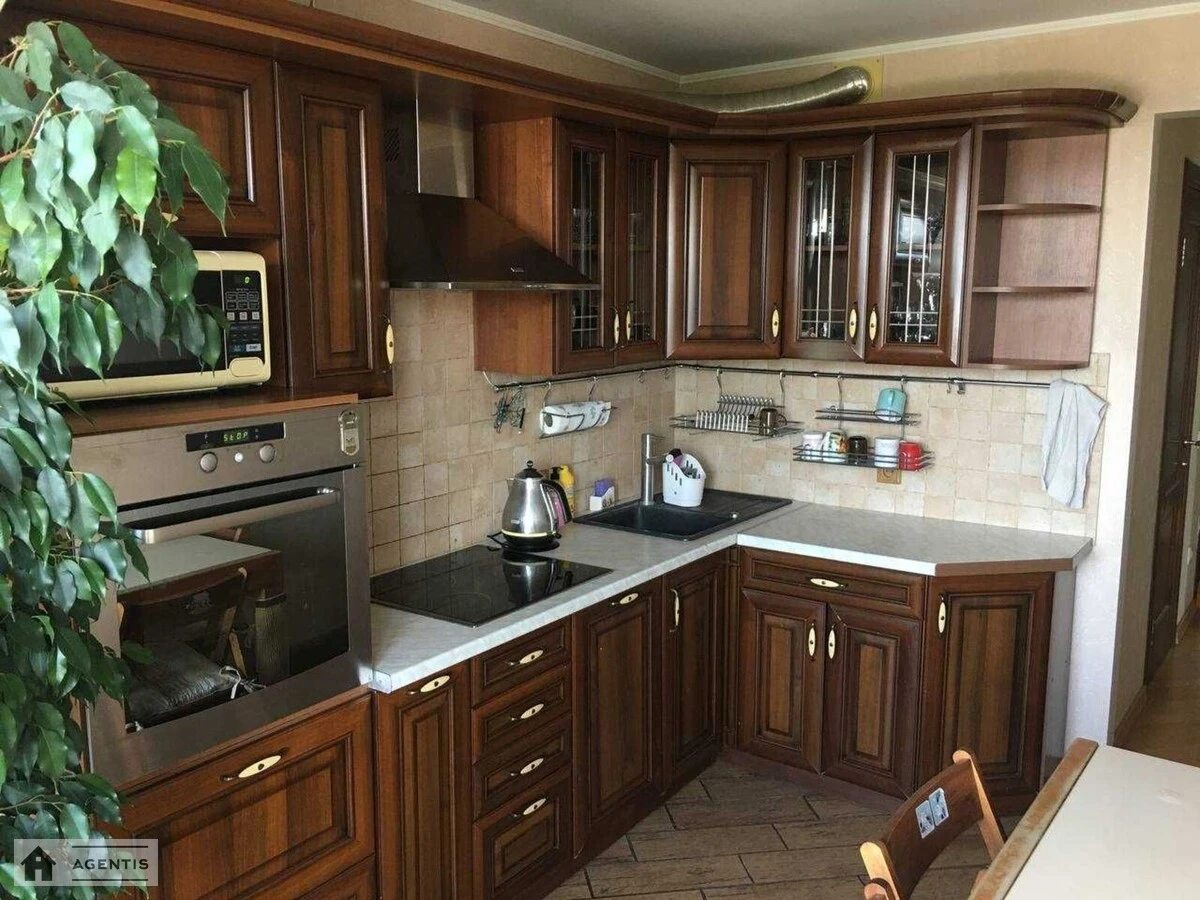 Apartment for rent 3 rooms, 80 m², 13th fl./15 floors. 61, Zvirynetcka 61, Kyiv. 