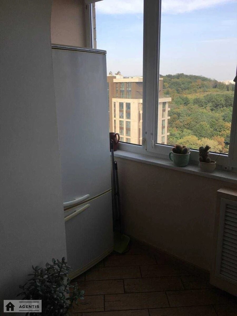 Apartment for rent 3 rooms, 80 m², 13th fl./15 floors. 61, Zvirynetcka 61, Kyiv. 