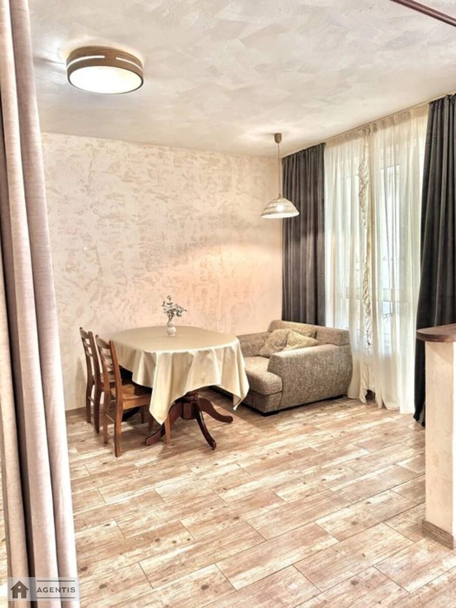 Сдам квартиру 1 комната, 45 m², 2 эт./25 этажей. 1, Заречная 1, Киев. 