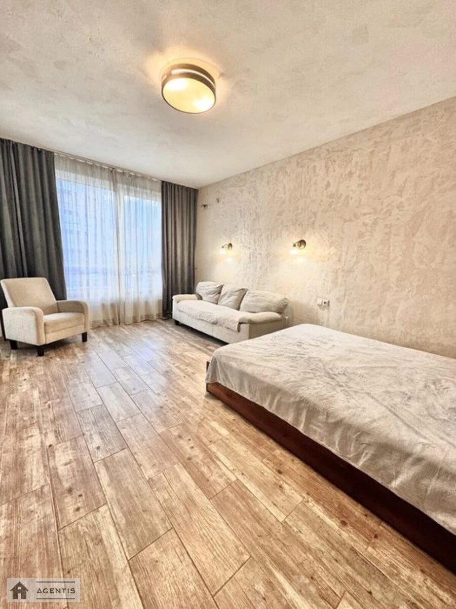 Сдам квартиру 1 комната, 45 m², 2 эт./25 этажей. 1, Заречная 1, Киев. 