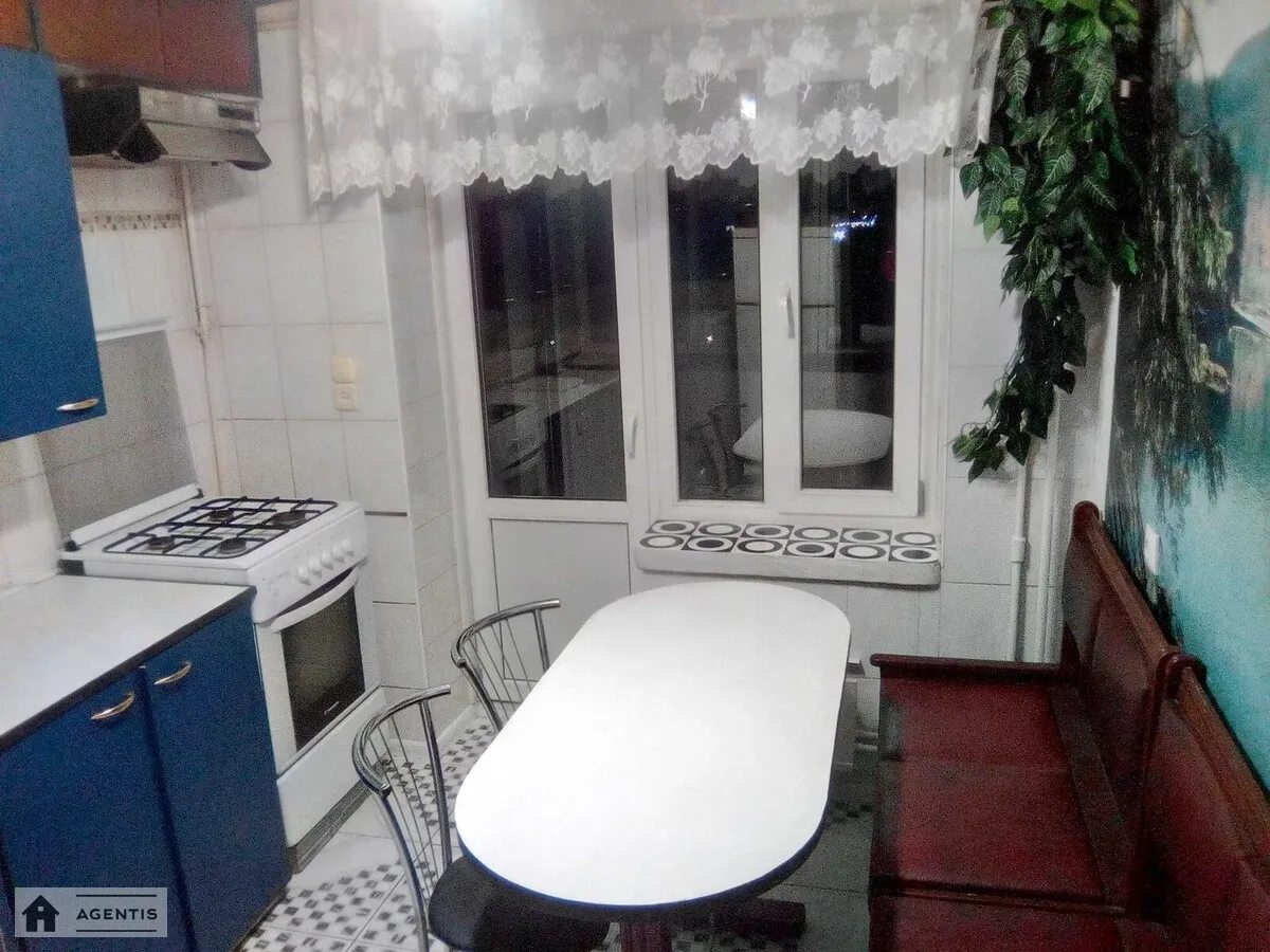 Apartment for rent 2 rooms, 59 m², 9th fl./12 floors. Klavdiyivska, Kyiv. 