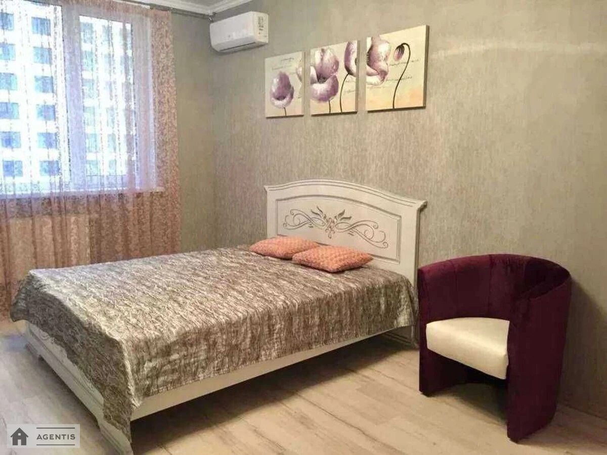 Здам квартиру 1 кімната, 42 m², 4 пов./10 поверхів. 15, Костянтина Данькевича вул., Київ. 