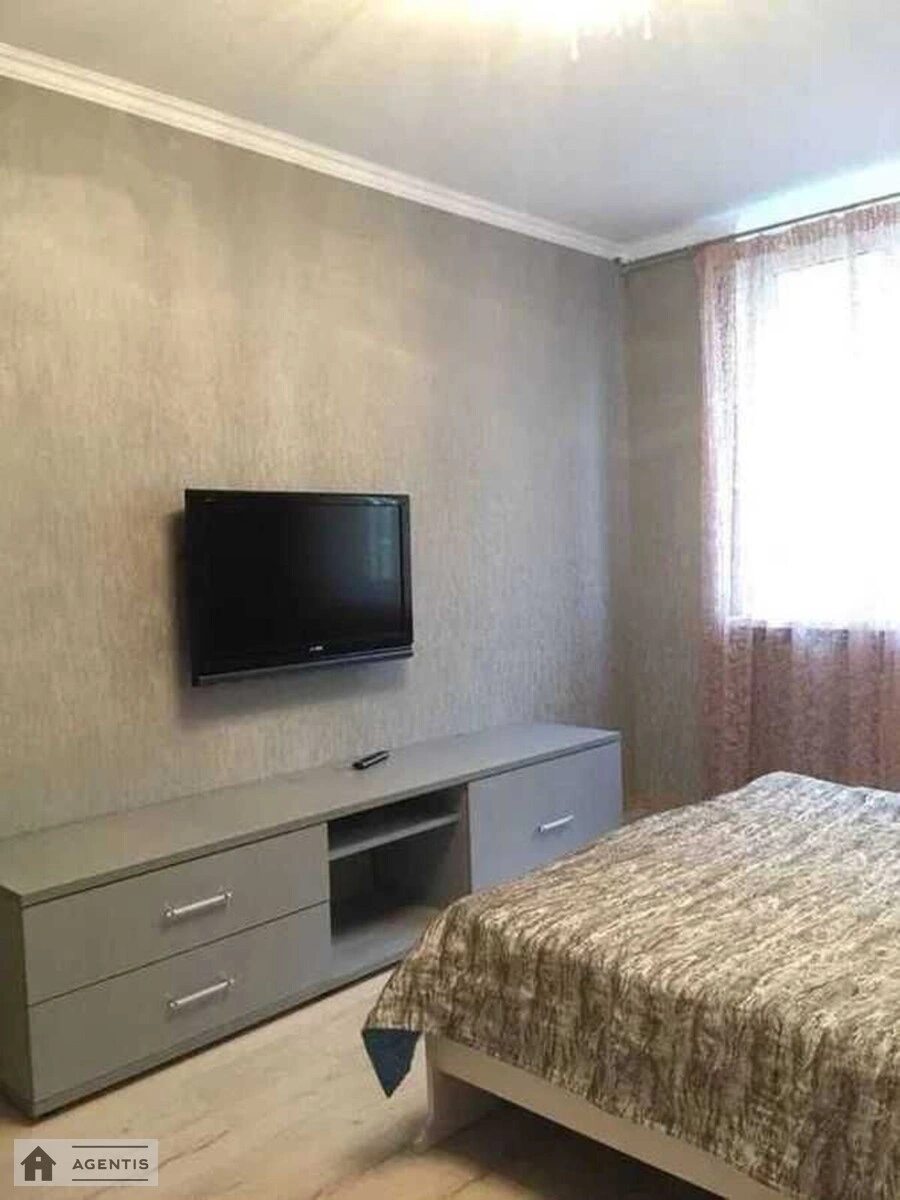 Сдам квартиру 1 комната, 42 m², 4 эт./10 этажей. 15, Костянтина Данькевича вул., Киев. 