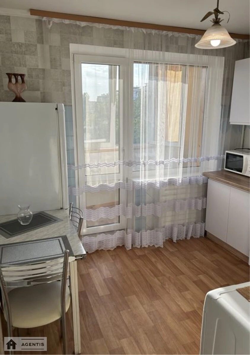 Сдам квартиру 1 комната, 34 m², 6 эт./16 этажей. 7, Ореста Левицького вул. (Академіка Курчатова), Киев. 