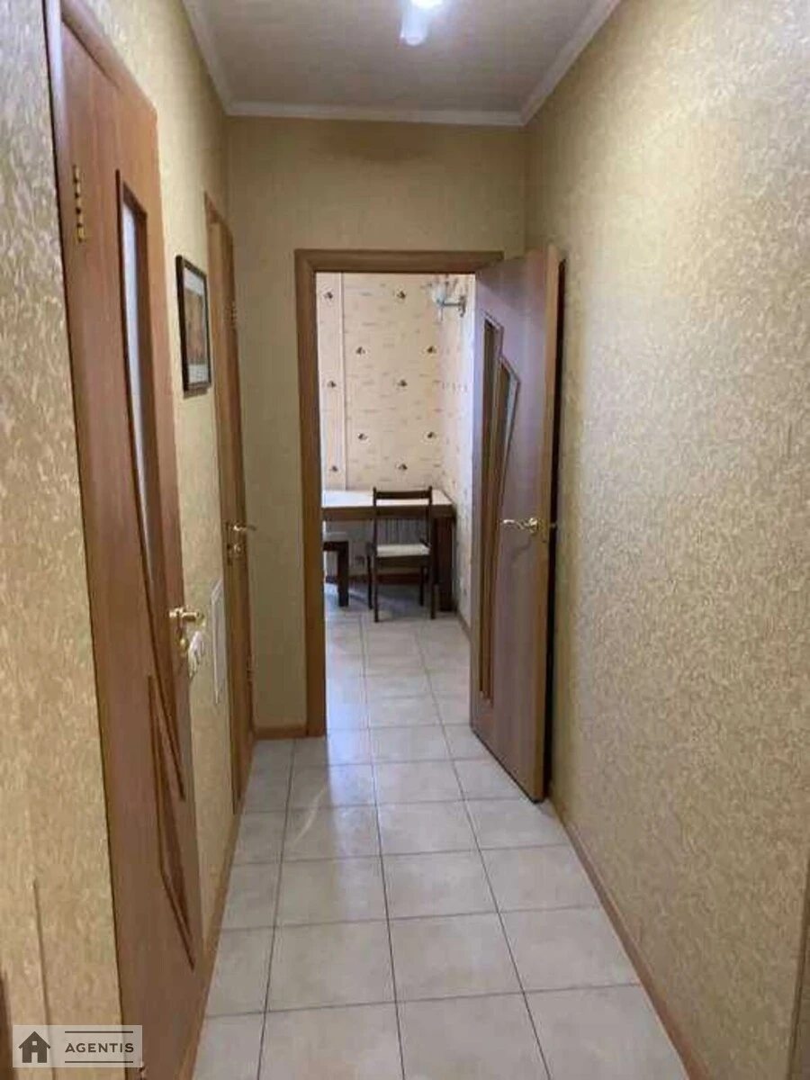 Сдам квартиру 1 комната, 39 m², 5 эт./9 этажей. 37, Бакинская 37, Киев. 