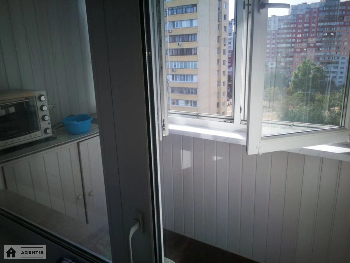 Сдам квартиру 2 комнаты, 54 m², 8 эт./16 этажей. 1, Рональда Рейгана вул. (Теодора Драйзера), Киев. 