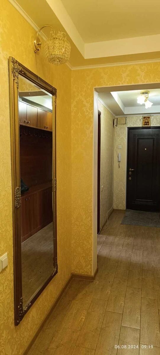 Apartment for rent 3 rooms, 74 m², 4th fl./9 floors. Lytovskiy, Kyiv. 