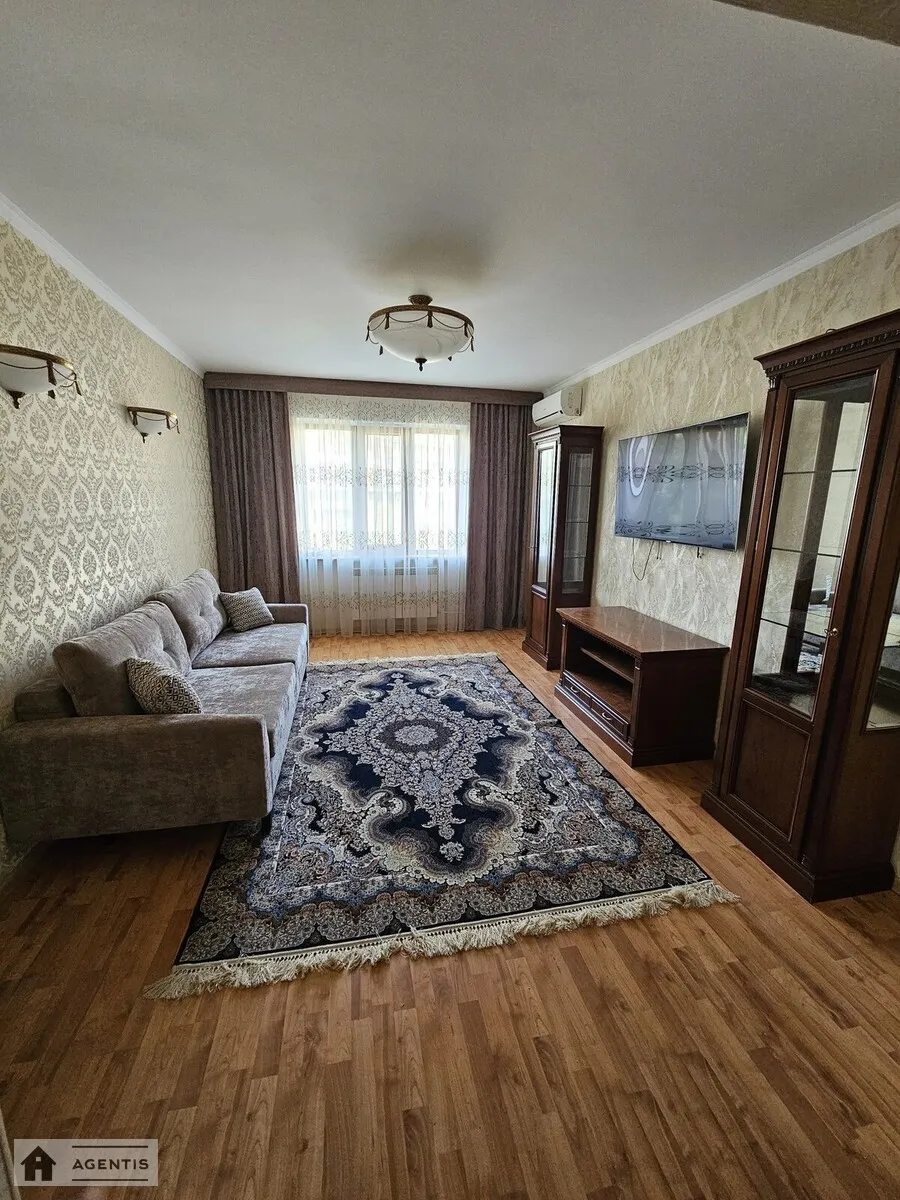 Apartment for rent 3 rooms, 65 m², 4th fl./9 floors. Darnytskyy rayon, Kyiv. 