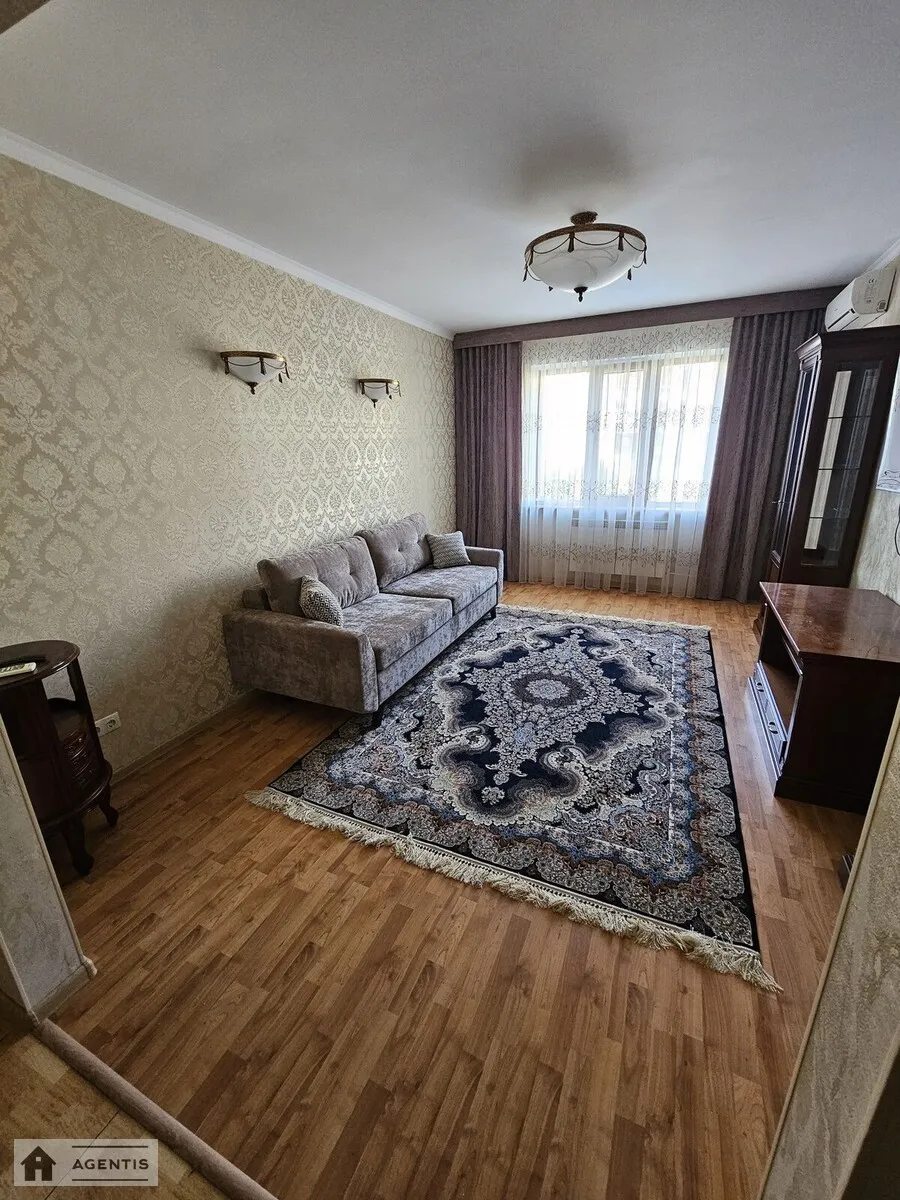 Apartment for rent 3 rooms, 65 m², 4th fl./9 floors. Darnytskyy rayon, Kyiv. 