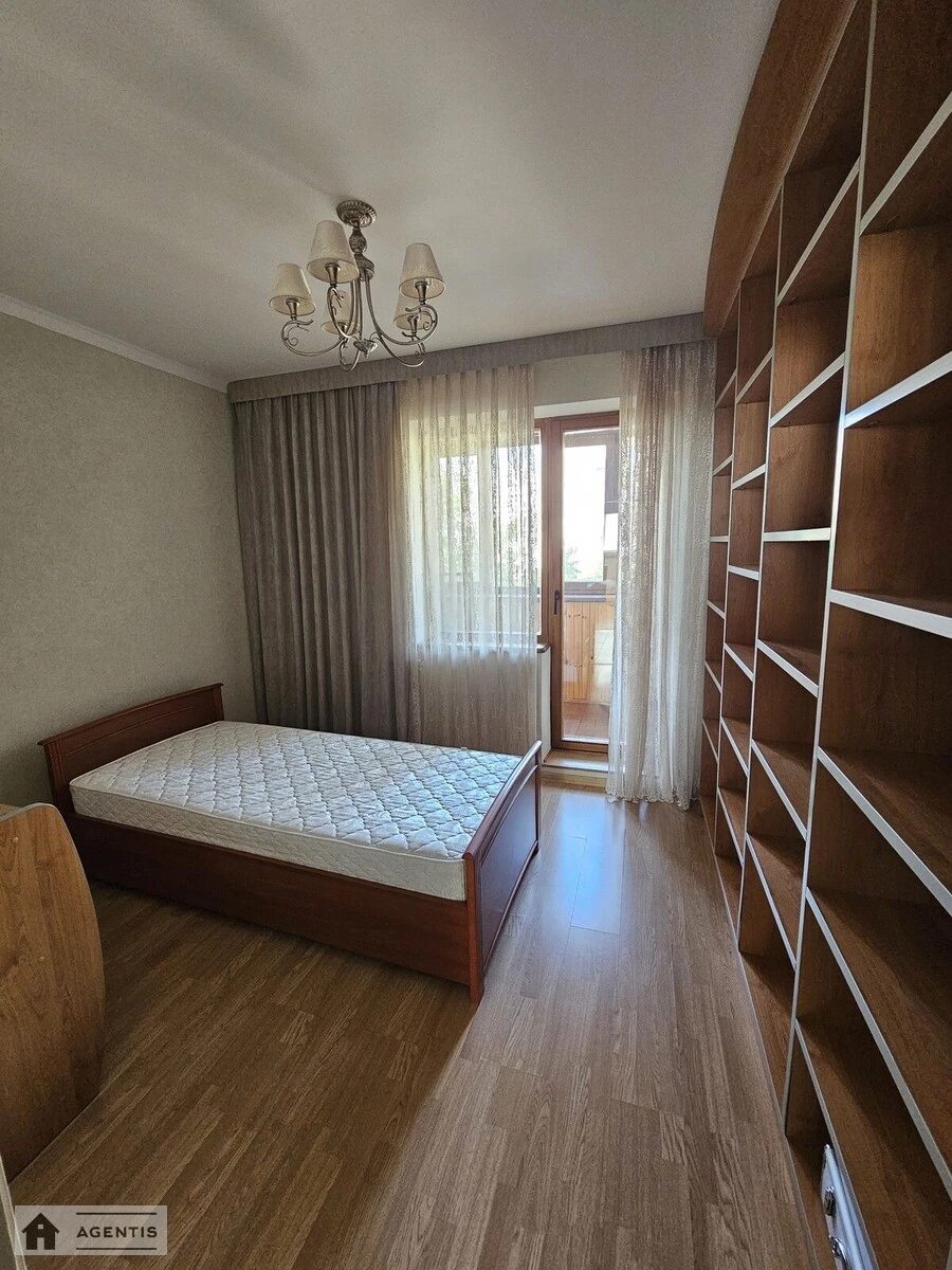 Apartment for rent 3 rooms, 65 m², 4th fl./9 floors. Darnytskyy rayon, Kyiv. 