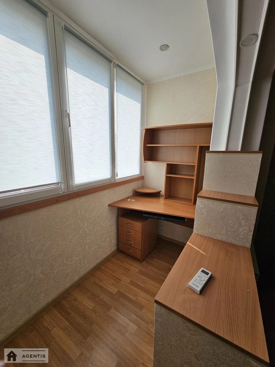 Сдам квартиру 3 комнаты, 65 m², 4 эт./9 этажей. Дарницкий район, Киев. 