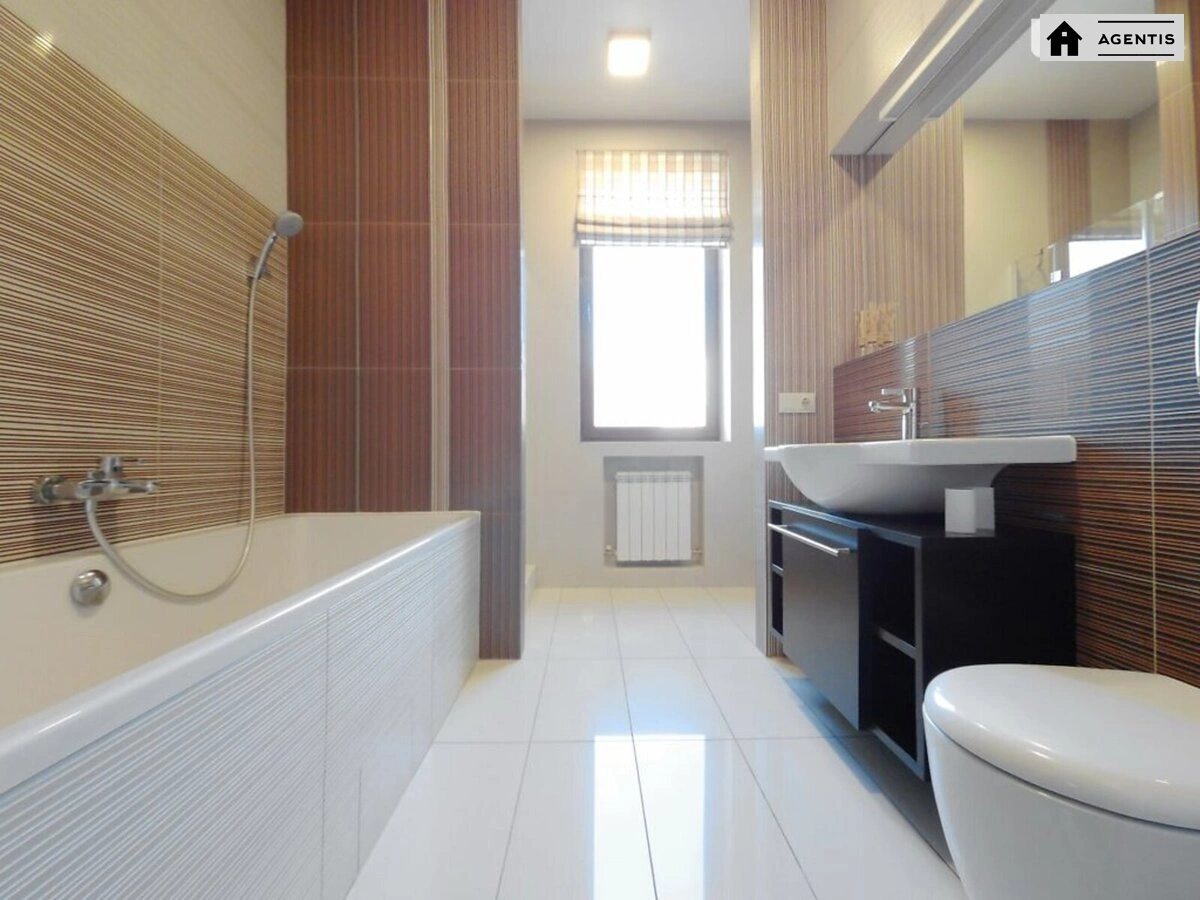 Apartment for rent 3 rooms, 215 m², 4th fl./5 floors. 28, Klinichna 28, Kyiv. 