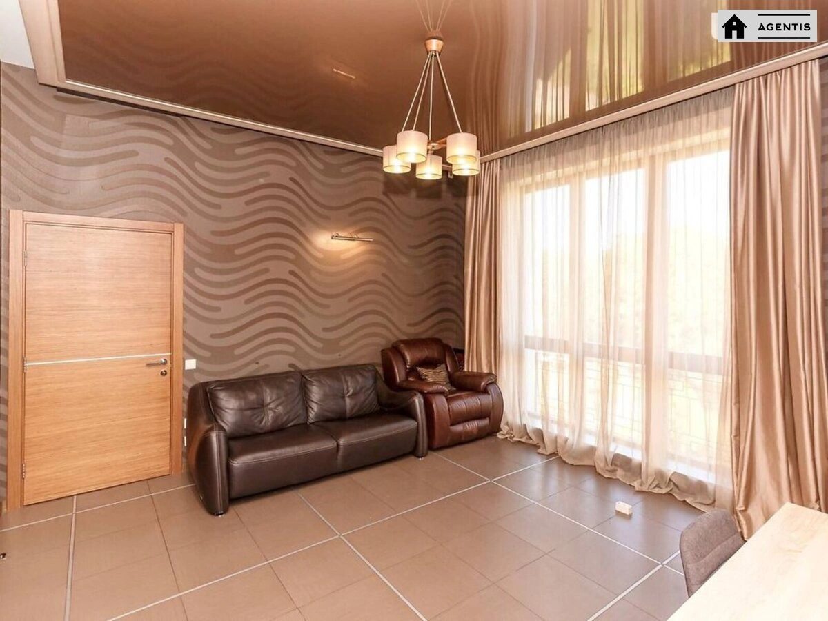 Apartment for rent 3 rooms, 215 m², 4th fl./5 floors. 28, Klinichna 28, Kyiv. 