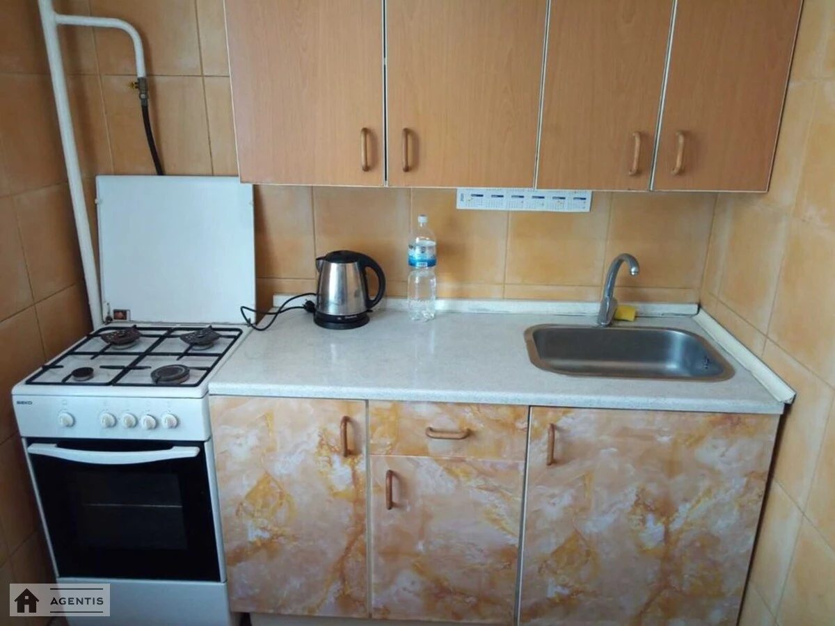 Apartment for rent 2 rooms, 50 m², 8th fl./9 floors. 22, Preobrazhenska vul. Ivana Klymenka, Kyiv. 