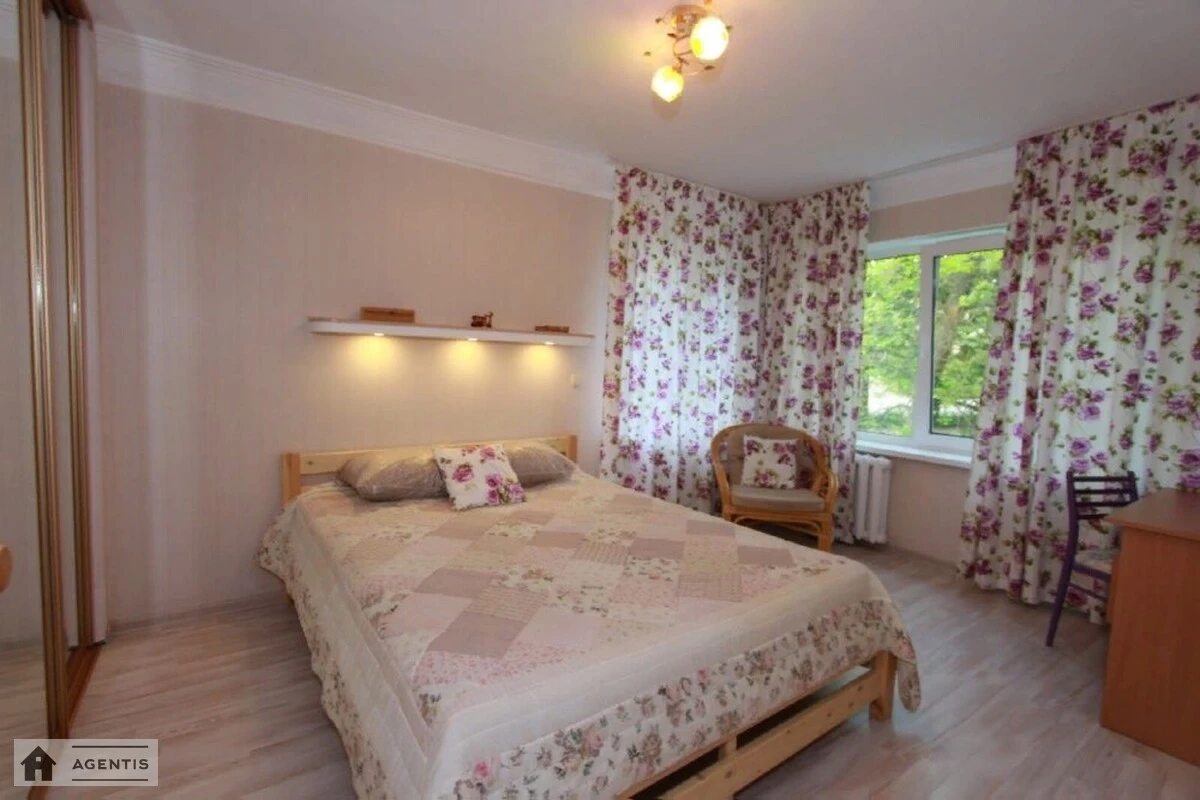 Apartment for rent 2 rooms, 45 m², 2nd fl./5 floors. 21, Volodymyra Salskoho vul. Hryhoriya Kotovskoho, Kyiv. 