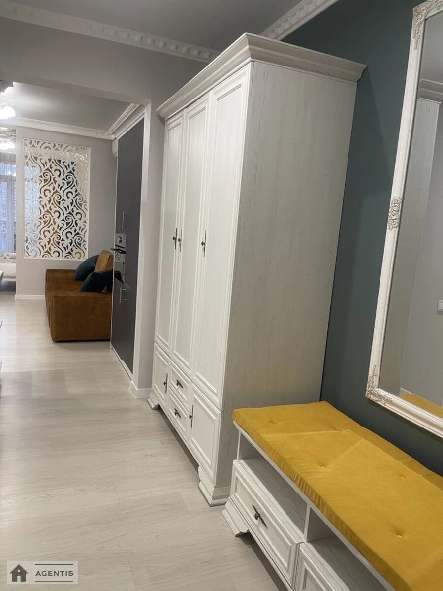 Сдам квартиру 1 комната, 40 m², 5 эт./16 этажей. Михайла Максимовича вул. (Онуфрія Трутенка), Киев. 