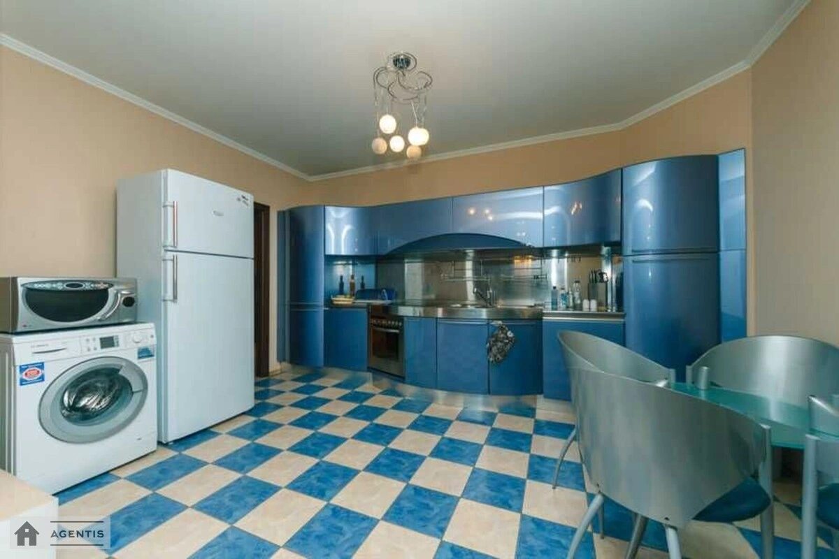 Сдам квартиру 4 комнаты, 215 m², 6 эт./16 этажей. 7, Назарівська вул. (Бориса Вєтрова), Киев. 