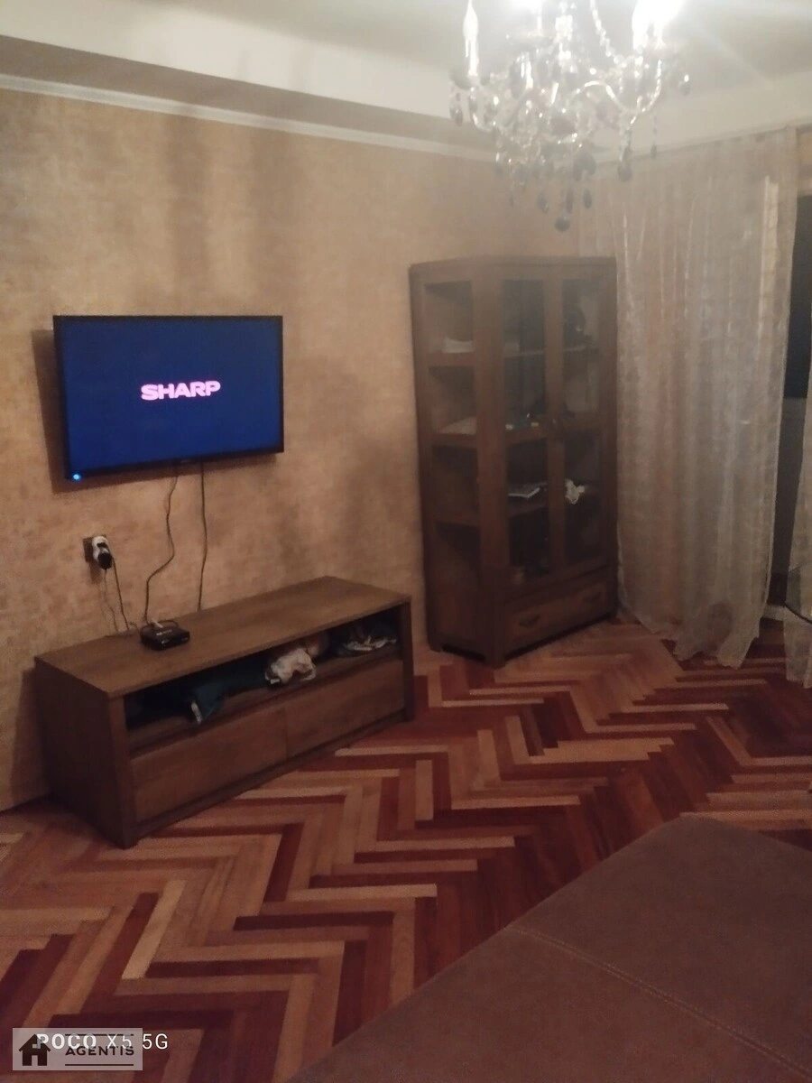 Apartment for rent 1 room, 47 m², 4th fl./4 floors. Rusanivska Naberezhna, Kyiv. 