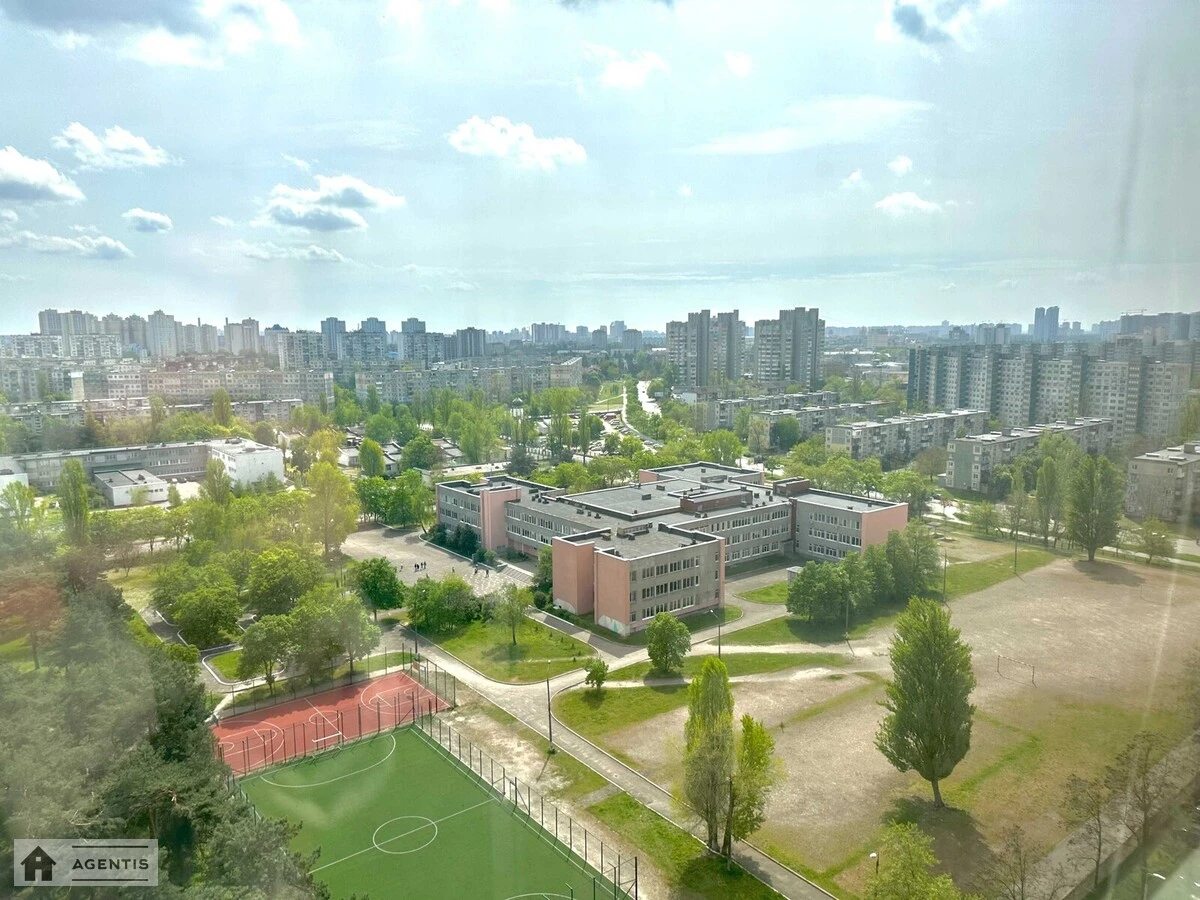 Сдам квартиру 2 комнаты, 77 m², 18 эт./24 этажа. 12, Дарницкий 12, Киев. 