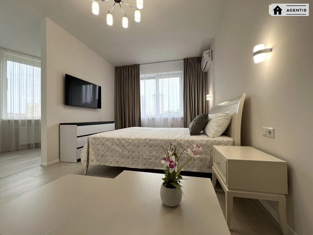 Сдам квартиру 1 комната, 42 m², 7 эт./17 этажей. 13, Костанайська вул., Киев. 