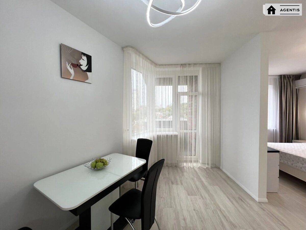 Сдам квартиру 1 комната, 42 m², 7 эт./17 этажей. 13, Костанайська вул., Киев. 