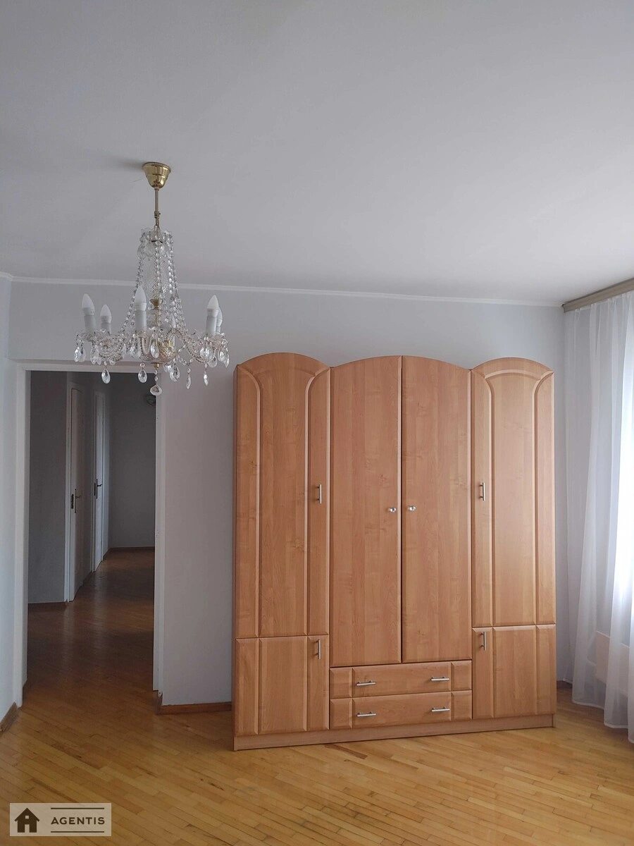 Сдам квартиру 2 комнаты, 56 m², 12 эт./16 этажей. Загорівська вул. (Багговутівська), Киев. 